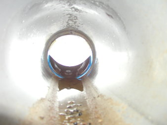 Detailaufnahme eines Kunststoffrohres von innen